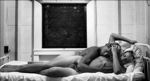 Brewer Twins In Bed 600x326 Controversial Brothers   Brewer Twins