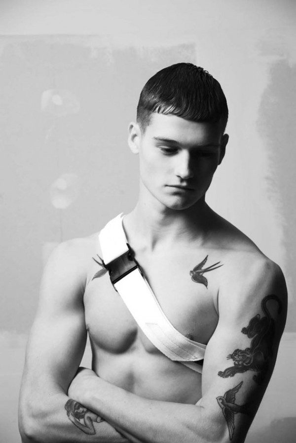sam lawson 1 600x896 Young And Buff Sam Lawson Knows How To Please!