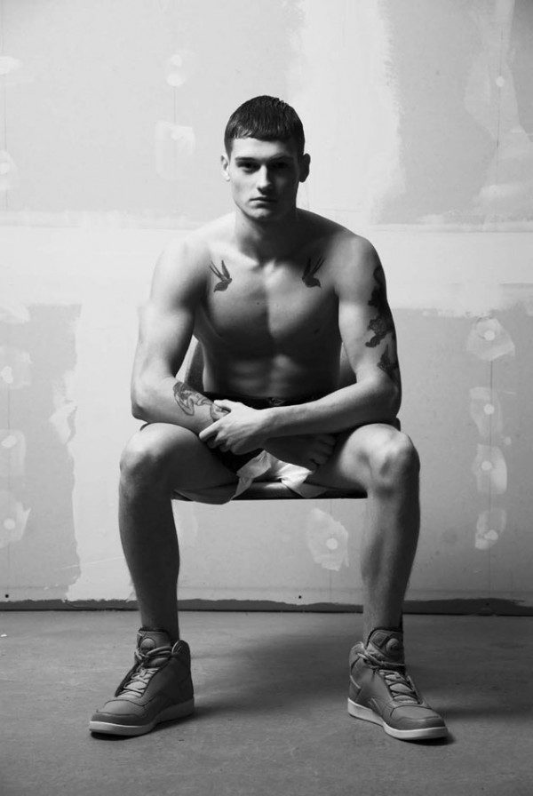 sam lawson 5 600x896 Young And Buff Sam Lawson Knows How To Please!